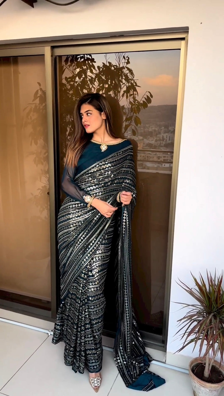 Saree - Buy Latest Sarees (साड़ी) Online designer sari 2023 collection -  fealdeal